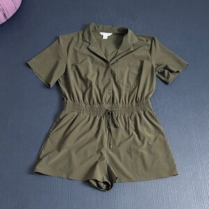 Athleta Olive Green Short Sleeve Romper, Medium Petite, EC